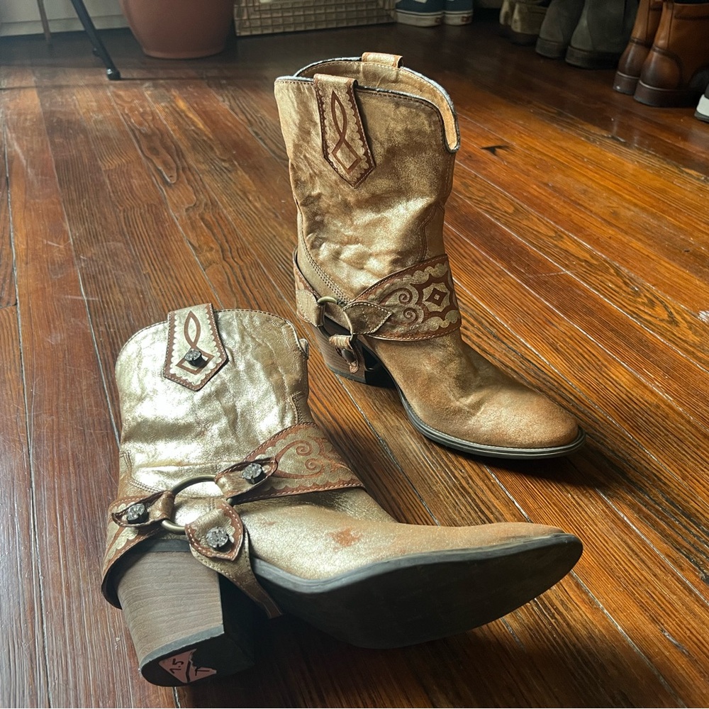 Janet & Janet Stylish Women's Bronze Western Boots